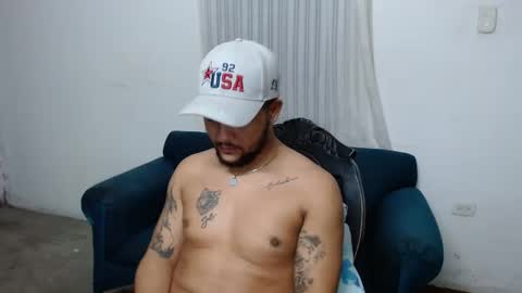 Snapshot of zues_gle25 chatting on October 12, 6:12 am zues_gle25 online show from October 12, 6:12 am