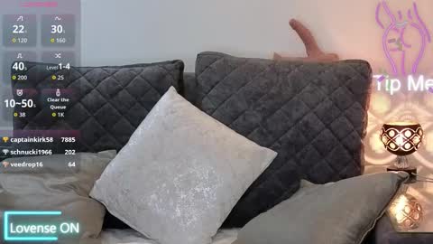 zuly goode online show from December 16, 12:15 am