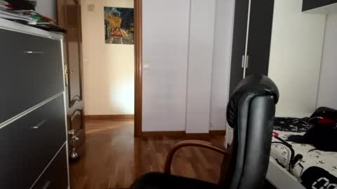 Snapshot of zurdineno chatting on July 8, 2:32 pm zurdineno online show from July 8, 2:32 pm
