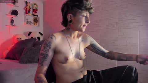 Snapshot of zuryramirez_ chatting on October 16, 7:26 pm Zury Ramirez online show from October 16, 7:26 pm