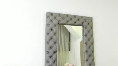 Im Zusan My schedule is from 1030pm to 430 am colombian time online show from April 22, 2:25 am