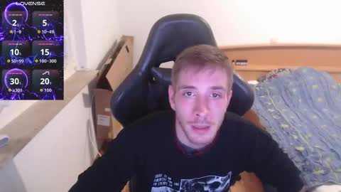 Snapshot of zuzmosfokafasz chatting on November 9, 9:46 pm Zuzmoe online show from November 9, 9:46 pm