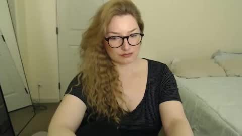 Snapshot of zuzuclaire chatting on May 1, 8:46 pm Carly online show from May 1, 8:46 pm