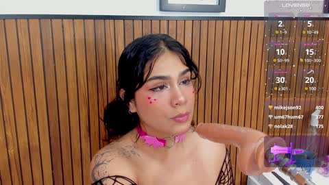 Snapshot of zyle_boobs_ chatting on January 18, 1:19 am ZYLE online show from January 18, 1:19 am