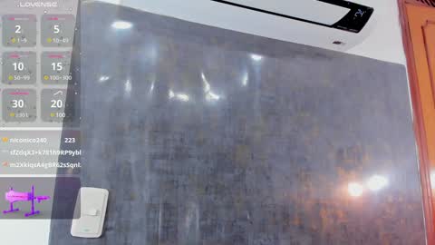 Snapshot of zyle_boobs_ chatting on January 25, 1:54 am ZYLE online show from January 25, 1:54 am