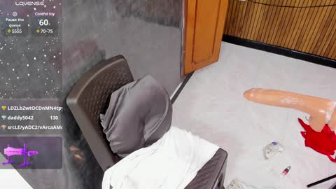 Snapshot of zyle_boobs_ chatting on February 1, 1:55 am ZYLE online show from February 1, 1:55 am