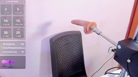 Snapshot of zyle_boobs_ chatting on February 9, 9:06 pm ZYLE online show from February 9, 9:06 pm