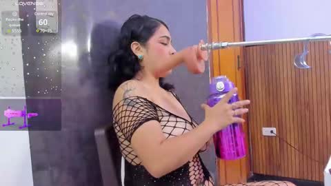 Snapshot of zyle_boobs_ chatting on February 25, 7:36 pm ZYLE online show from February 25, 7:36 pm