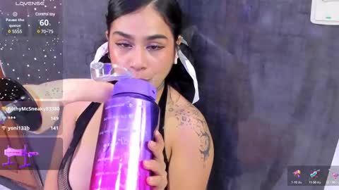 Snapshot of zyle_boobs_ chatting on March 12, 11:12 pm ZYLE online show from March 12, 11:12 pm