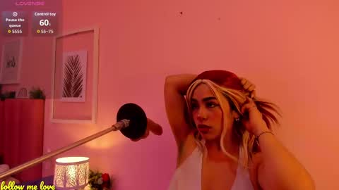 Snapshot of zyle_boobs_ chatting on October 4, 9:51 am ZYLE online show from October 4, 9:51 am