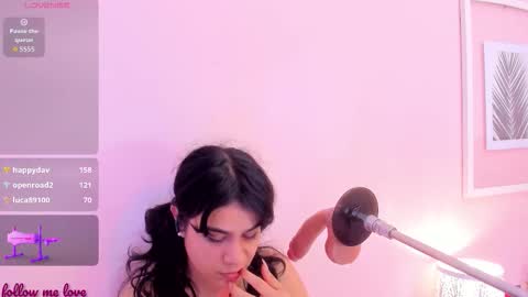 Snapshot of zyle_boobs_ chatting on November 9, 12:09 am ZYLE online show from November 9, 12:09 am