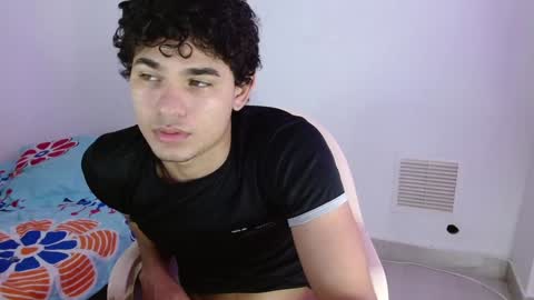 Snapshot of zyrosxk chatting on January 9, 6:38 am antonio felipe online show from January 9, 6:38 am