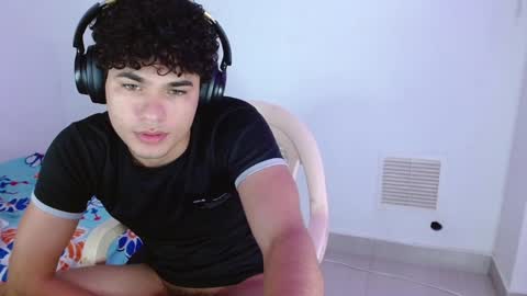 Snapshot of zyrosxk chatting on January 16, 9:48 am antonio felipe online show from January 16, 9:48 am