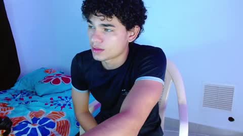 Snapshot of zyrosxk chatting on January 28, 8:36 am antonio felipe online show from January 28, 8:36 am