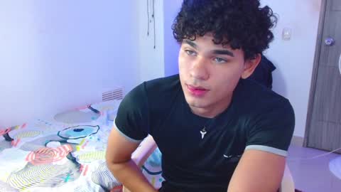 Snapshot of zyrosxk chatting on February 5, 7:18 am antonio felipe online show from February 5, 7:18 am