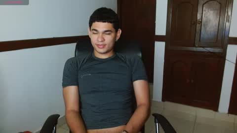 Snapshot of zyrosxk chatting on September 18, 11:23 am antonio felipe online show from September 18, 11:23 am