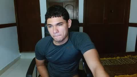 Snapshot of zyrosxk chatting on September 24, 12:25 am antonio felipe online show from September 24, 12:25 am