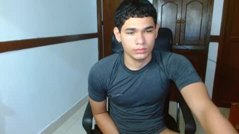 Snapshot of zyrosxk chatting on September 30, 7:46 am antonio felipe online show from September 30, 7:46 am