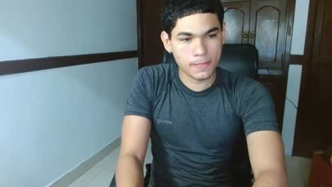 Snapshot of zyrosxk chatting on October 2, 6:31 am antonio felipe online show from October 2, 6:31 am
