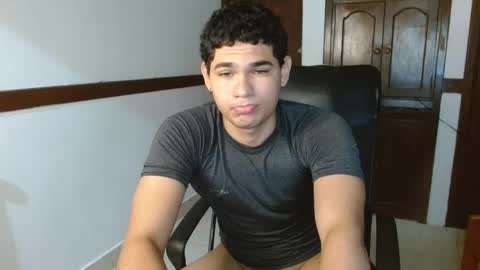 Snapshot of zyrosxk chatting on October 8, 7:50 am antonio felipe online show from October 8, 7:50 am