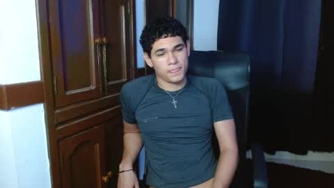 Snapshot of zyrosxk chatting on October 22, 6:13 am antonio felipe online show from October 22, 6:13 am