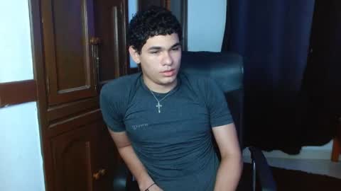 Snapshot of zyrosxk chatting on October 25, 6:54 am antonio felipe online show from October 25, 6:54 am