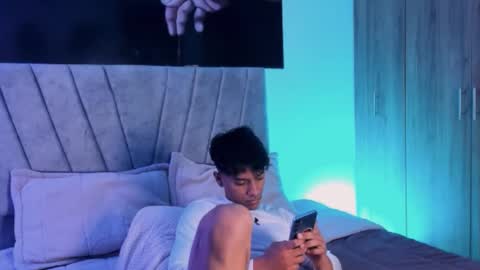 zyzz_1812 online show from October 17, 6:32 pm