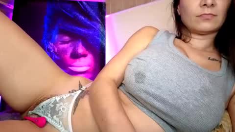 Snapshot of zzarraaa chatting on November 19, 8:31 pm zzarraaa online show from November 19, 8:31 pm