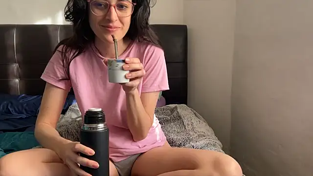 Snapshot of Lunaabbey chatting on February 23, 8:12 am Lunaabbey online show from February 23, 8:12 am