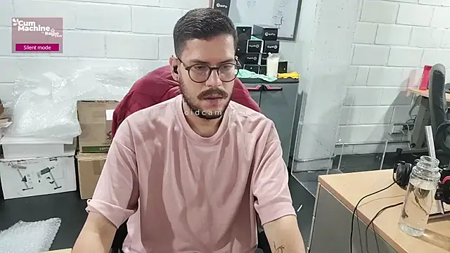 Snapshot of AndyHepburn chatting on October 7, 1:41 pm AndyHepburn online show from October 7, 1:41 pm