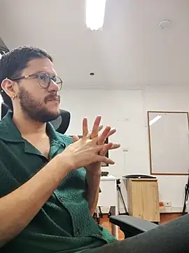 Snapshot of AndyHepburn chatting on March 31, 9:26 pm AndyHepburn online show from March 31, 9:26 pm