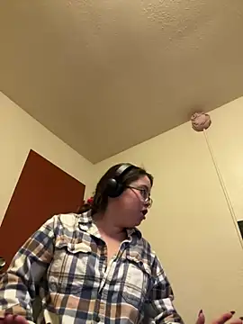 LacieStar online show from December 6, 9:02 pm