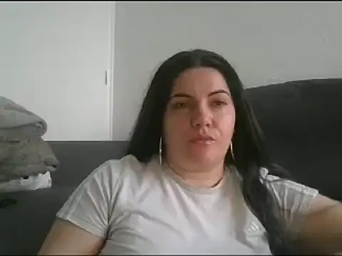 Snapshot of Squirtlady38 chatting on February 4, 9:07 am Squirtlady38 online show from February 4, 9:07 am