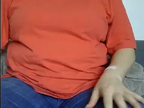 Snapshot of Squirtlady38 chatting on February 27, 10:37 am Squirtlady38 online show from February 27, 10:37 am