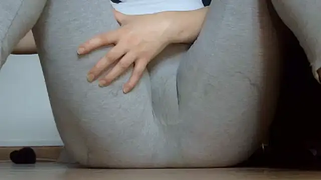 Squirtlady38 online show from December 19, 10:44 am