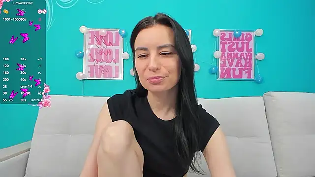 Horny Nikki  online show from February 3, 8:41 am