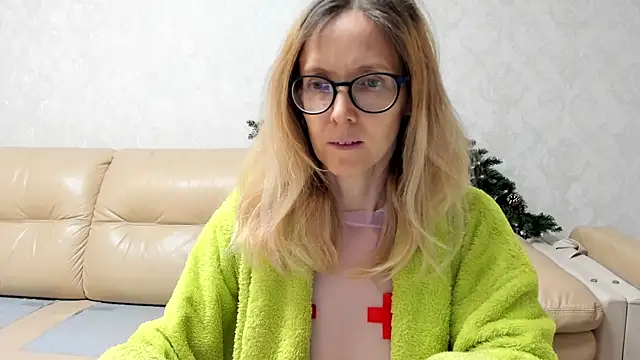 Snapshot of angelmommu chatting on January 22, 6:42 am angelmommu online show from January 22, 6:42 am