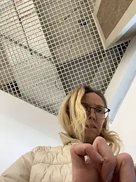 Snapshot of angelmommu chatting on February 2, 12:02 pm angelmommu online show from February 2, 12:02 pm