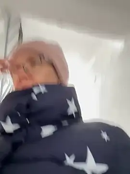 Snapshot of angelmommu chatting on February 10, 11:57 am angelmommu online show from February 10, 11:57 am