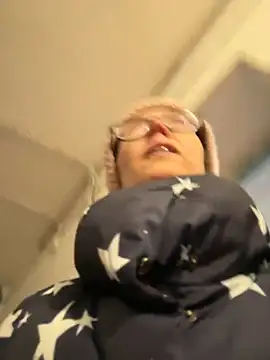 Snapshot of angelmommu chatting on February 13, 12:43 pm angelmommu online show from February 13, 12:43 pm