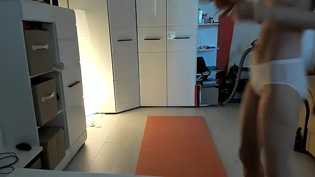 Snapshot of angelmommu chatting on February 22, 6:28 am angelmommu online show from February 22, 6:28 am