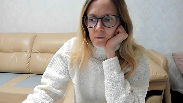 Snapshot of angelmommu chatting on March 2, 2:21 pm angelmommu online show from March 2, 2:21 pm