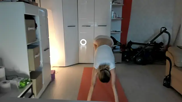 Snapshot of angelmommu chatting on March 19, 4:47 am angelmommu online show from March 19, 4:47 am