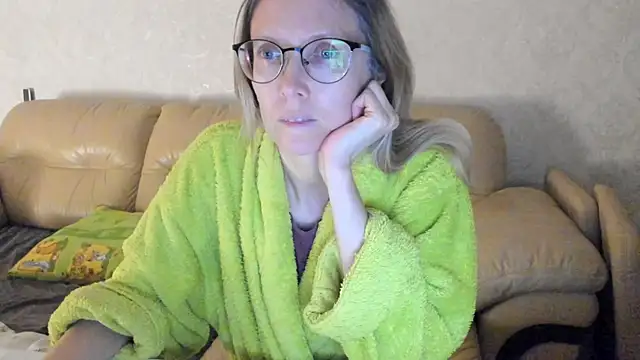 Snapshot of angelmommu chatting on March 19, 5:17 pm angelmommu online show from March 19, 5:17 pm