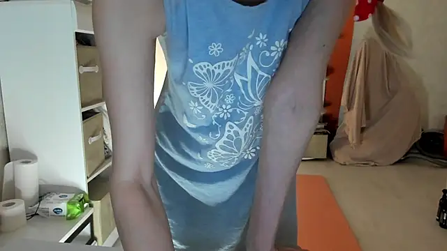 Snapshot of angelmommu chatting on March 22, 6:11 am angelmommu online show from March 22, 6:11 am