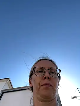 Snapshot of angelmommu chatting on October 4, 9:51 am angelmommu online show from October 4, 9:51 am