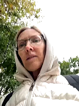 Snapshot of angelmommu chatting on October 15, 9:20 am angelmommu online show from October 15, 9:20 am