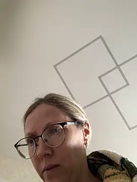 Snapshot of angelmommu chatting on October 23, 6:23 am angelmommu online show from October 23, 6:23 am