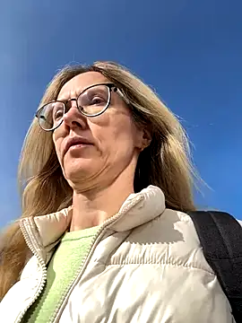 Snapshot of angelmommu chatting on November 3, 10:16 am angelmommu online show from November 3, 10:16 am