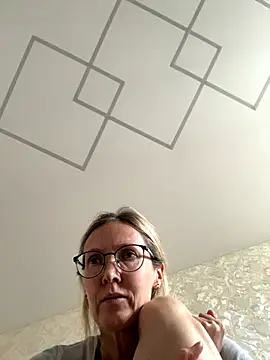 Snapshot of angelmommu chatting on November 14, 10:03 am angelmommu online show from November 14, 10:03 am